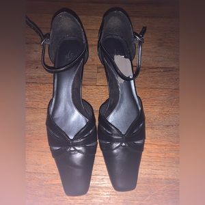 Black vintage kitten heels